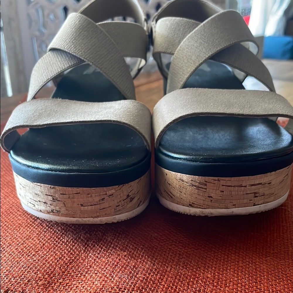 Sorel Women's Tan Sandals - Picture 2 of 5